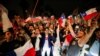 Los partidarios de la opción "Rechazo" reaccionan a los primeros resultados del referéndum sobre una nueva constitución chilena en Valparaíso, Chile, el 4 de septiembre de 2022.