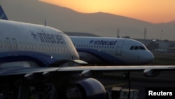 FOTO DE ARCHIVO: Aviones de Interjet en la pista del aeropuerto internacional Benito Juárez en la Ciudad de México, México, el 15 de febrero de 2019. REUTERS/Daniel Becerril
