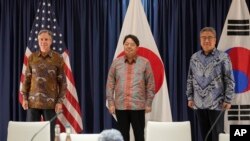 토니 블링컨 미국 국무장관(왼쪽부터)과 하야시 요시마사 일본 외무상, 박진 한국 외교장관이 지난 14일 아세안 회의가 열리고 있는 인도네시아 자카르타에서 회담했다.
