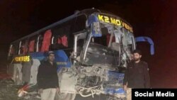 حادثات مرگبار ترافیکی در پاکستان بسیار معمول است و سالانه هزاران نفر در این رویدادها جان می‌بازند.