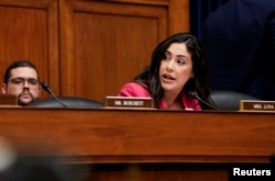 Američka predstavnica Anna Paulina Luna, republikanka iz Floride, govori tokom saslušanja o neidentifikovanim anomalnim pojavama na Capitol Hillu u Washingtonu, 26. jula 2023.