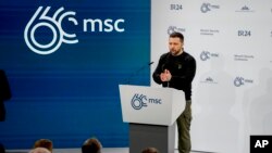 Arhiva - Predsednik Ukrajine Volodimir Zelenski govori na Minhenskoj bezbednosnoj konferenciji, u Minhenu, Nemačka, 17. febraura 2024.
