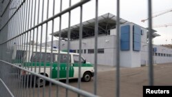FILE - A state court is seen through a fence in Duesseldorf, Germany, in 2009. A German Iranian man was convicted by a Duesseldorf state court of attempted arson and agreeing to commit arson in a plan to attack a synagogue in 2022.