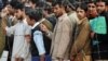 حکومتي شمېرې ښيي په تېرو لسو کالو کې تر ټولو زيات ۹۴۶،۵۷۱ تنان په ۲۰۱۵ کال کې له پاکستانه د کار اؤ ژوند په لټه کې له هیواده بهر نورو هېوادونو ته تللي وو