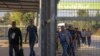 Pekerja Palestina berkumpul di penyeberangan Erez antara Israel dan Jalur Gaza utara, 28 September 2023, setelah penyeberangan tersebut dibuka kembali oleh otoritas Israel. (MOHAMMED ABED / AFP)