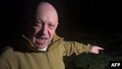Jevgenij Prigožin, obraća se rukovodstvu ruske vojske na neotkrivenoj lokaciji, u ovom video snimku preuzetom sa snimka objavljenog 5. maja 2023. na Telegram nalogu pres-službe Concord-a.