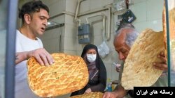 گران شدن قیمت نان در روزهای اخیر در ایران خبر ساز شده است.