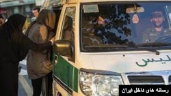 گشت ارشاد و سرکوب زنان به بهانه حجاب اجباری