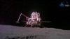 FILE - Modul ascender dan lander yang ditangkap oleh wahana penjelajah bulan Change-6 China setelah mendarat di bulan, 3 Juni 2024. (Handout / China National Space Administration (CNSA) / AFP)