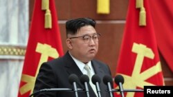 Pemimpin Korea Utara Kim Jong Un dalam sebuah kesempatan di Pyongyang, pada 26 Februari 2023. (Foto: Korean Central News Agency (KCNA) via Reuters)