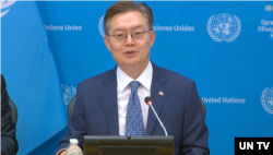 한국의 황준국 주유엔 대사가 3일 뉴욕 유엔 본부에서 안보리 6월 의장 자격으로 기자회견을 열고 이달 중순 북한 인권 관련 공개 회의를 개최할 계획이라고 밝혔다.