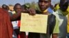 L'exploitation des gisements d'uranium au Niger soulève l'opposition de la population locale, inquiète notamment face aux tonnes de déchets produits.