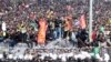 Para pendukung dari partai proKurdi Partai Rakyat Demokratik (HDP) berkumpul di Diyarbakir, Turki, untuk merayakan Nowruz, yang menandai awal musim semi, pada 21 Maret 2022. (Foto: Reuters/Sertac Kayar)