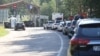 Automobili stoje u redu na graničnom prelazu između Litvanije i Belorusije, Sledeće nedelje Litvanija će zatvoriti dva od svojih šest graničnih prelaza sa Belorusijom. 13. avgust, 2023. (Foto: AFP /PETRAS MALUKAS) 
