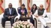 အမေရိကန်ကာကွယ်ရေးဝန်ကြီး Lloyd Austin (ဝဲ) နှင့် အိန္ဒိယကာကွယ်ရေးဝန်ကြီး Rajnath Singh (ယာ) တို့ကို အိန္ဒိယနိုင်ငံ နယူးဒေလီမြို့တော်မှာ ကျင်းပတဲ့အစည်းအဝေးအတွင်းအတူတွေ့ရစဉ် (ဇွန် ၅၊ ၂၀၂၃)