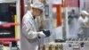 资料照片: 2023年5月9日工人在江苏宿迁市工厂生产太阳能光伏模块