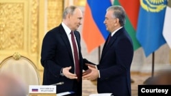 شوکت میرضیایوف، رییس جمهور اوزبیکستان و ولادمیر پوتین، رییس جمهور روسیه 