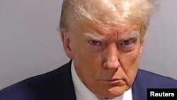Policijska fotografija Trumpa