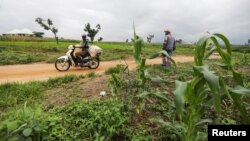 FILE - A man carries sacks of harvested maize on his motorbike from a farm in Masaka Karu area of Nasarawa state, Nigeria, Sep. 1, 2022.