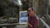 ທ່ານ ລອງ ໂຄແຊລ, ໂຄສົກຂອງ APSARA ຊຶ່ງເປັນສຳນັກງານທີ່ກຳກັບນຳ ວັດອັງກໍ ສະຖານໂບຮານນະຄະດີຂອງກຳປູເຈຍ, ລົມກັບອົງການຂ່າວ ເອພີ ຢູ່ພາຍໃນບໍລິເວນ ວັດອັງກໍ ໃນແຂວງ ຊຽມຣຽບ ຂອງກຳປິເຈຍCambodia, ວັນທີ 3 ເມສາ 2024. 