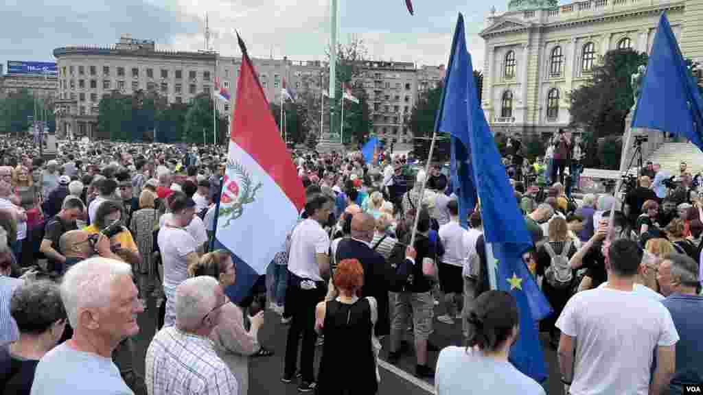 Osmi skup &quot;Srbija protiv nasilja&quot; ispred Skupštine Srbije, 24. juna 2023. (Foto: VOA/Rade Ranković)