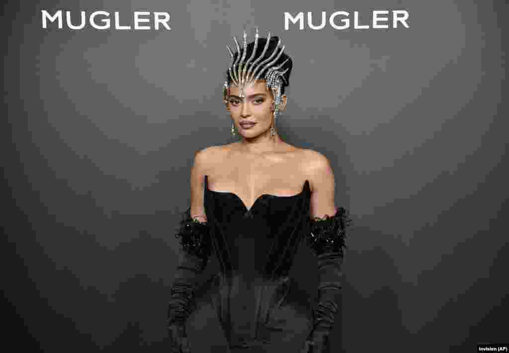 Kylie Jenner ၂၀၁၉၊ အသက်(၃၀)အောက် ပထမဆုံး အမျိုးသမီးဘီလျံနာ