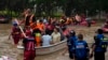 Warga mengungsi dengan perahu akibat banjir di Zhuozhou di provinsi Hebei, China utara, selatan Beijing, Rabu, 2 Agustus 2023. (AP/Andy Wong)