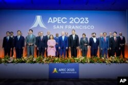 16일 미국 샌프란시스코에서 열린 아시아태평양경제협력체(APEC) 정상회의에 참석한 각국 정상들이 기념촬영을 했다.