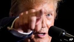Republikanski predsjednički kandidat bivši predsjednik Donald Trump govori na predizbornom skupu 2. marta 2024. u Greensborou, NC.