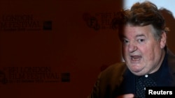 El actor británico Robbie Coltrane asiste a una sesión fotográfica para la película Great Expectations en el centro de Londres, el 21 de octubre de 2012.