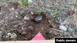 Arxiv Fotosu: PMN-Э-plastik gövdəli mina (Foto ANAMA - Azərbaycan Respublikasının Minatəmizləmə Agentliyinin Facebook səhifəsindən götürülüb)