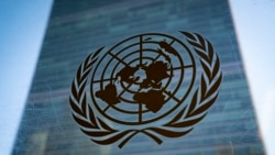 资料照片：联合国秘书处大楼的联合国标识。
