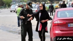 در ایران به دلیل رعایت نکردن حجاب اجباری در برخی اتومبیل‌ها، مالکان آن از سوی نیروهای انتظامی پیامک تهدید دریافت می‌کنند