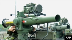 Tajvanski vojnici koriste mobilne lansere TOW protivtenkovskih projektila američke proizvodnje tokom vježbe u okrugu Taoyuan, 18. aprila 2012.
