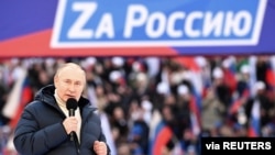 Знаеме што треба да направиме, како да го направиме и по која цена, рече рускиот претседател на собир на стадионот Лужники во Москва