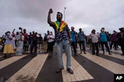 Sri Lankans demanding the resignation of President Gotabaya Rajakasa and protesting the appointment of Ranil Wickeremesinghe as prime minister rally in Colombo, Sri Lanka, May 13, 2022.