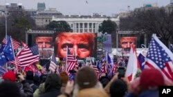 Arxiv fotosu - ABŞ-ın keçmiş prezidenti Donald Trampın tərəfdarları Vaşinqtonda 2021-ci il yanvar 6-da mitinq keçirirlər.
