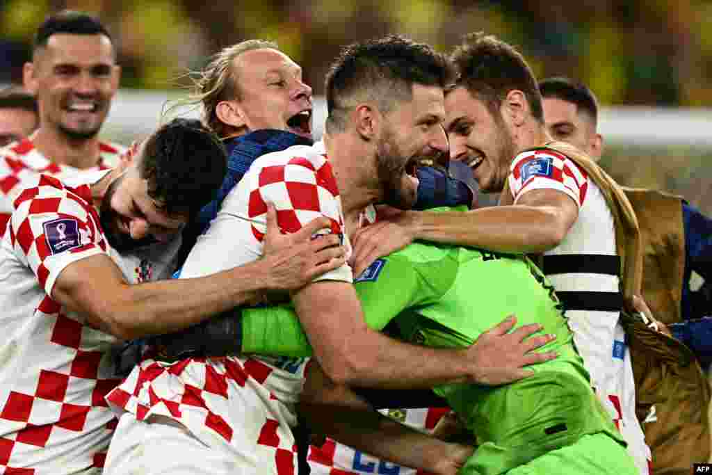 Bruno Petkovic azingami na baninga ba ekipi ya Croatie nsima na kolona Brésil mpe koleka na 1/2 finale na Mondial Qatar 2022 na satde ya mboka Education ya Al-Rayyan, Qatar, 9 décembre 2022.&nbsp;(Photo by GABRIEL BOUYS / AFP)