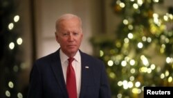 Presiden AS Joe Biden menyampaikan pidato Natal di Gedung Putih, Washington, D.C., AS, 22 Desember 2022. (REUTERS/Leah Millis)