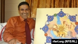 مهدی بهمن، نویسنده و رسام به خاطر مصاحبه با یک تلویزیون در اسراییل به مجازات مرگ محکوم شده است