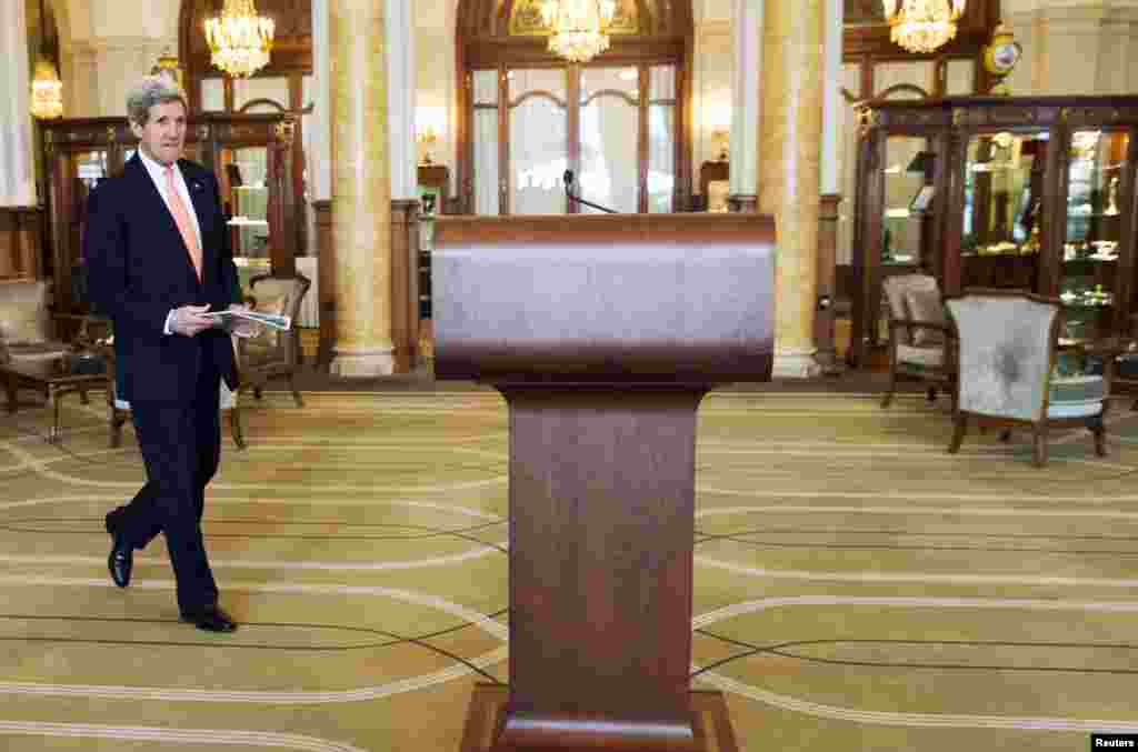 U.S. Secretary of State John Kerry remarks that significant gaps and important choices remain in discussions on Iran's nuclear program, in Montreux, March 4, 2015.
