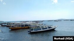Perahu-perahu penyeberangan ke Gili Trawangan, Meno dan Air di Lombok Utara. (Foto:VOA/ Nurhadi)