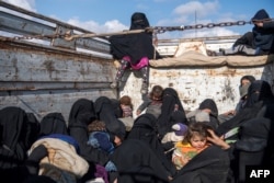 Žene i djeca bježe iz posljednjeg uporišta Islamske države u istočnom dijelu Sirije