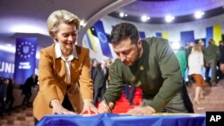 Аналитичарите велат дека иако ЕУ ја поддржува Украина, таа не покажала никакви индикации дека е подготвена да го забрза процесот на зачленување