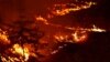Kebakaran hutan "Caldor Fire" yang melanda kawasan hutan nasional "Eldorado" dekat kota Kyburz, California (21/8). 