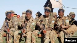 Des soldats somaliens, lors de la reprise de la localité portuaire deBarawe, Somalie, le 4 octobre 2014