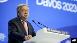 Generalni sekretar UN Antonio Gutereš govori na Svjetskom ekonomskom forumu u Davosu, u Švajcarskoj, 18. januar 2023. (Foto: AP/Markus Schreiber)