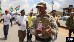 UNhlanhla Lux uthi abanye bakhe bahlaselwe ngabantu abadabuka eZimbabwe kanye labohlobo lweSiSutho eKliptown.