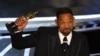 L'acteur Will Smith accepte le prix du meilleur acteur dans un rôle principal pour "King Richard" lors de la 94e cérémonie des Oscars au Dolby Theatre à Hollywood, Californie, le 27 mars 2022.