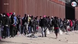 Migrantes en El Paso, Texas, previo a la llegada de Biden